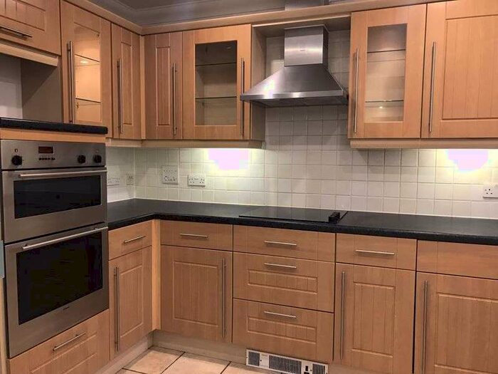 2 Bedroom Property To Rent In Hayes Lane, Kenley CR8 - 1500pcm