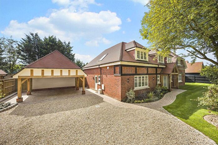 5 Bedroom Detached House For Sale In Browninghill Green, Baughurst, Tadley, Hampshire, RG26