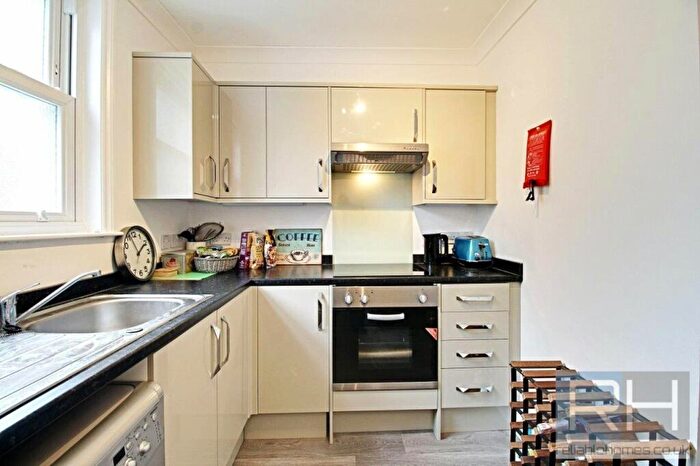 Apartment To Rent In Green Lanes, Hornsey, London, N8
