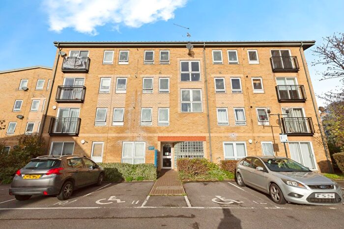 1 Bedroom Flat For Sale In Abbey Road, Barking, Essex, IG11