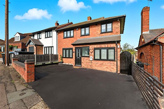4 Bedroom Semi-detached House For Sale In Paternoster Close, Waltham Abbey, Essex, EN9
