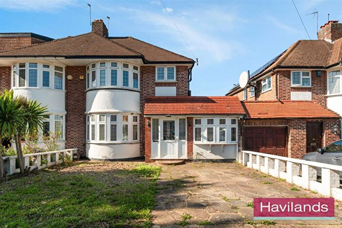 3 Bedroom Semi-Detached House For Sale In Knoll Drive, London, N14