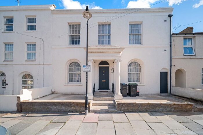 5 Bedroom Terraced House For Sale In Peacock Street, Gravesend, Kent, DA12