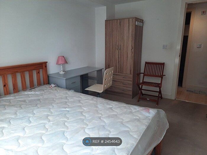 1 Bedroom Flat To Rent In Lakeside Rise, Manchester, M9