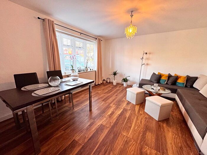 3 Bedroom House To Rent In Rowbarrow Close, Poole, BH17