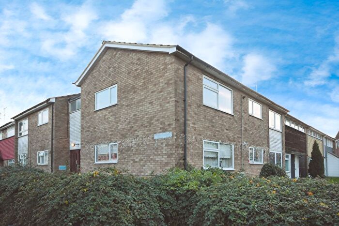 2 Bedroom Flat For Sale In Mynchens, Basildon, Essex, SS15