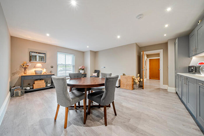 2 Bedroom Flat For Sale In Windrush Heights, Burford, OX18