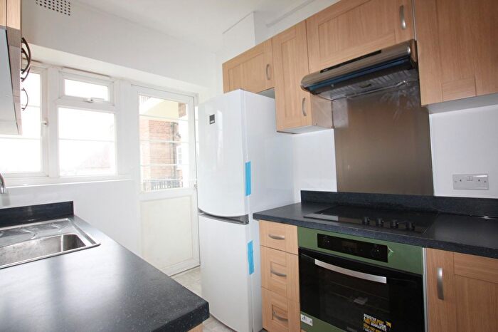 2 Bedroom Flat To Rent In Bell Lane, Hendon, NW4