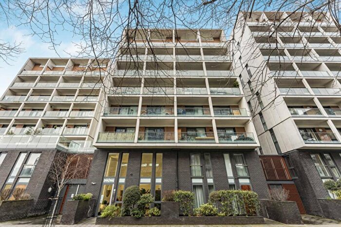 3 Bedroom Apartment For Sale In Roseberry Place, London, E8