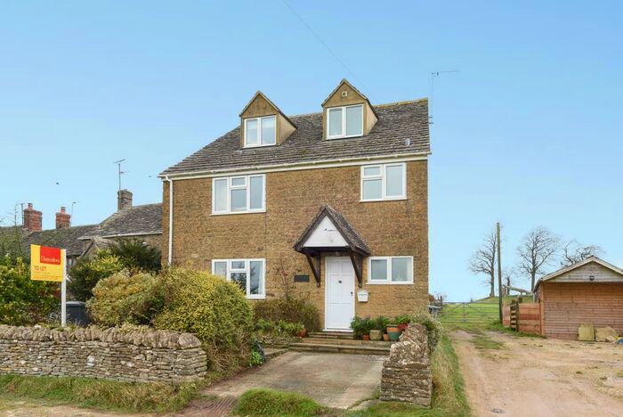 3 Bedroom Detached House To Rent In The Green, Leafield, OX29