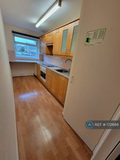 1 Bedroom Flat To Rent In Turnberry Avenue, Leeds, LS17