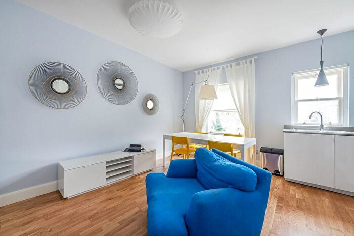1 Bedroom Flat To Rent In Pembridge Gardens, Notting Hill Gate, London, W2