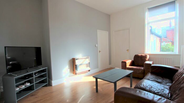 4 Bedroom Maisonette To Rent In Simonside Terrace, Heaton, Newcastle Upon Tyne, NE6