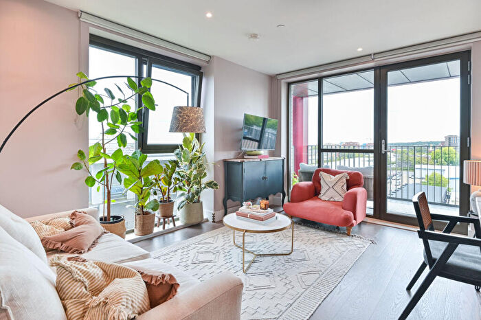 1 Bedroom Flat For Sale In Windsor Square, Woolwich Riverside, Woolwich, SE18