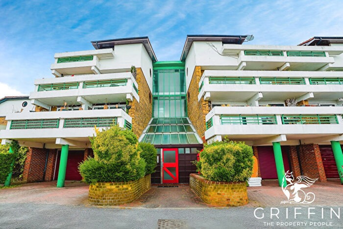 2 Bedroom Apartment For Sale In The Vale, Vange, Basildon, SS16