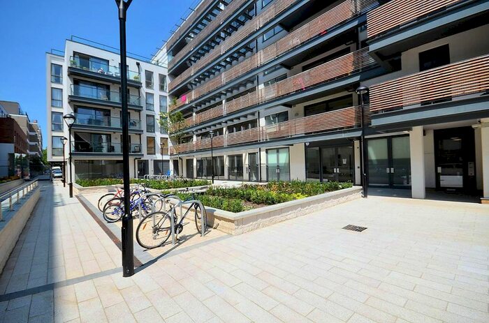 4 Bedroom Flat To Rent In Hertford Road, Hoxton, London, N1