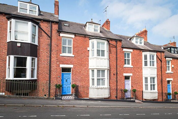 1 Bedroom House To Rent In The Avenue ( Room Avaible For /), DH1