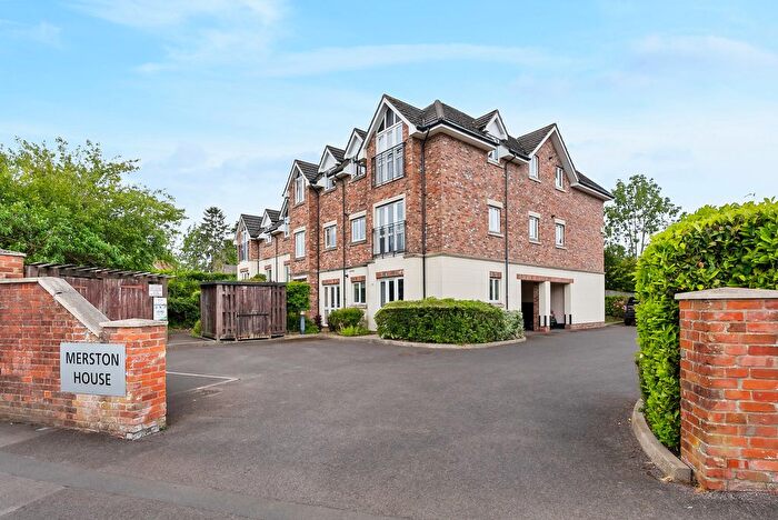 2 Bedroom Flat For Sale In Buckingham Drive, Reading, RG4