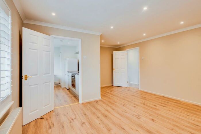 2 Bedroom Apartment To Rent In Eagles, Faringdon, SN7