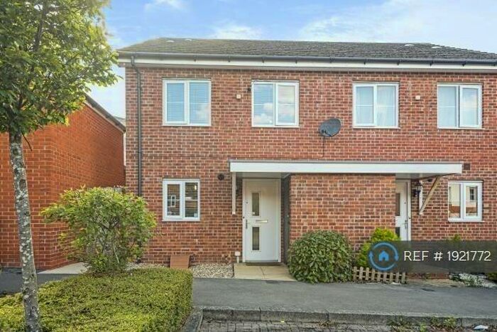 3 Bedroom End Of Terrace House To Rent In Battle Square, Reading, RG30