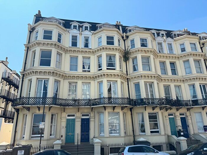 2 Bedroom Flat To Rent In Queens Gardens, Eastbourne, BN21