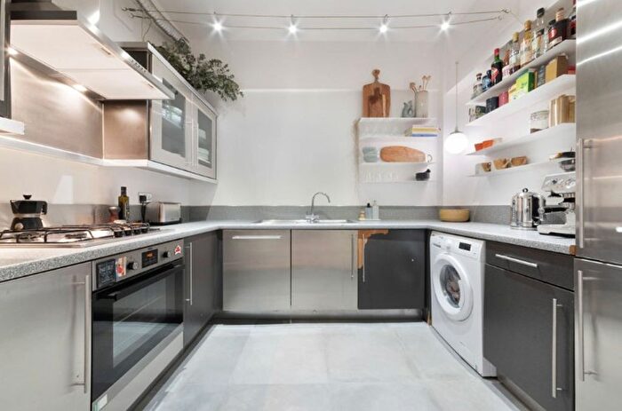 2 Bedroom Flat To Rent In Tudor Grove, London, E9