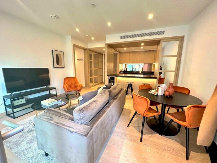 2 Bedroom Flat To Rent In Viaduct Gardens, London, SW11