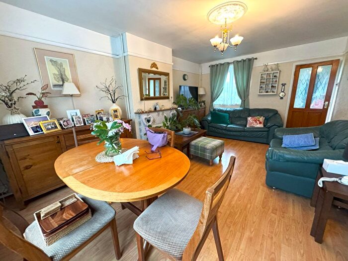 3 Bedroom Terraced House For Sale In Princes Terrace, Plaistow, London, E13