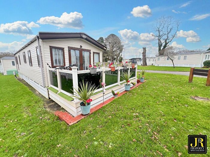 2 Bedroom Park Home For Sale In Sway Road, New Milton, Hampshire, BH25