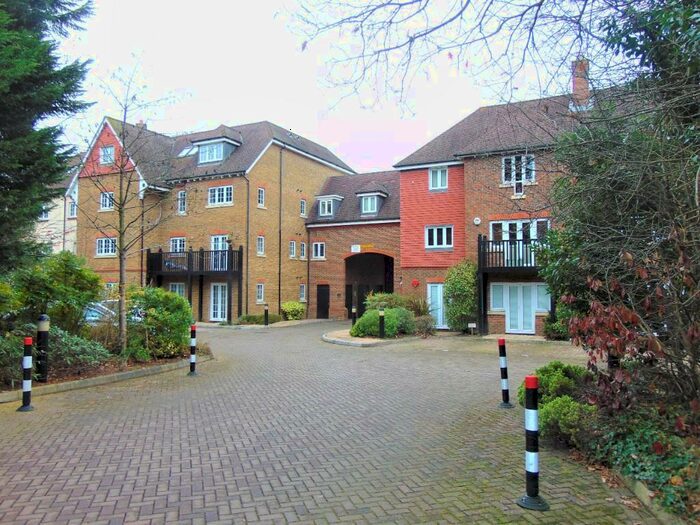 2 Bedroom Apartment To Rent In Copthorne Common Road, RH10