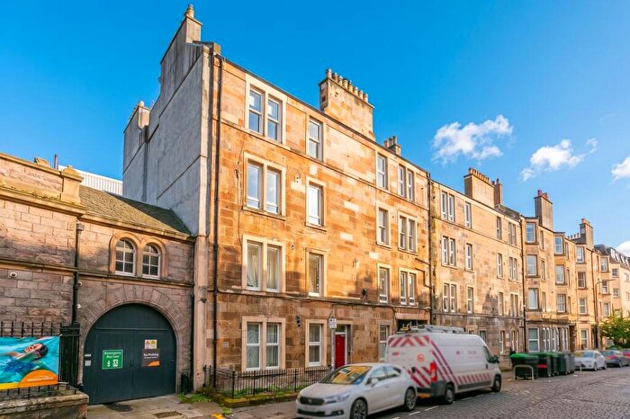 1 Bedroom Flat For Sale In Caledonian Crescent, Dalry, Edinburgh, EH11