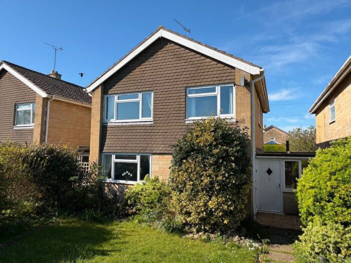 3 Bedroom Link Detached House For Sale In Aldsworth Close, Fairford, Gloucestershire, GL7