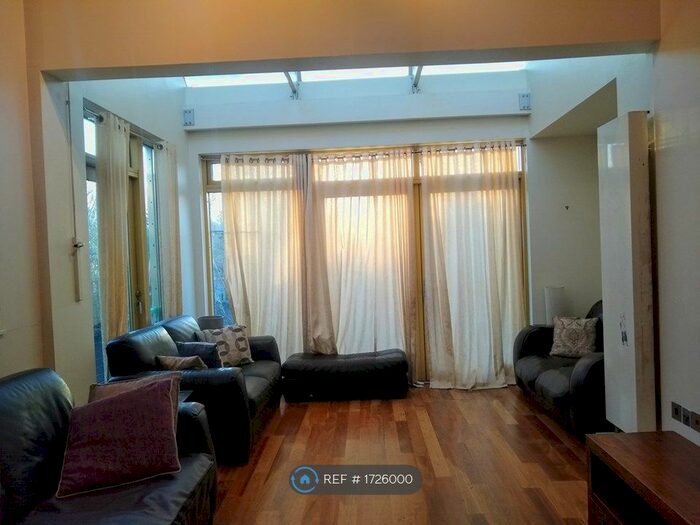 3 Bedroom Terraced House To Rent In Moseley Row, London, SE10