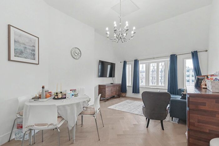 2 Bedroom Flat To Rent In Long Row, Nottingham, NG1