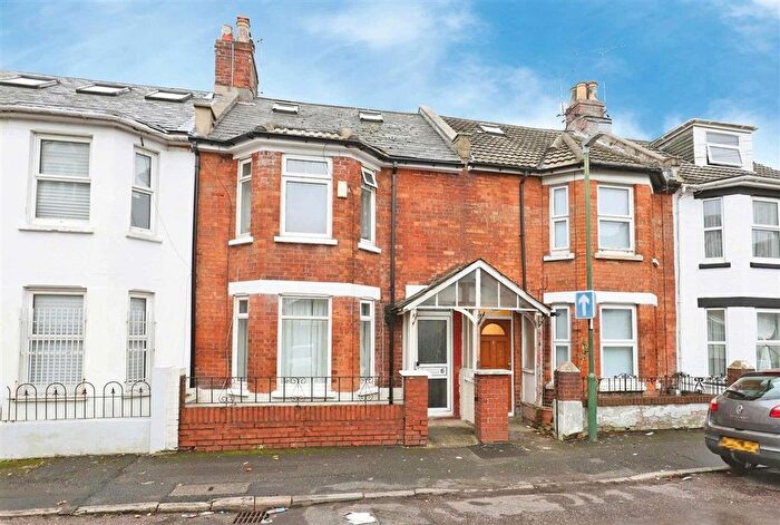 3 Bedroom Terraced House For Sale In Carnarvon Road, Bournemouth, BH1