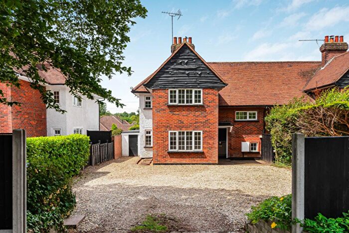 3 Bedroom Semi-Detached House For Sale In London Road, Knebworth, Hertfordshire, SG3