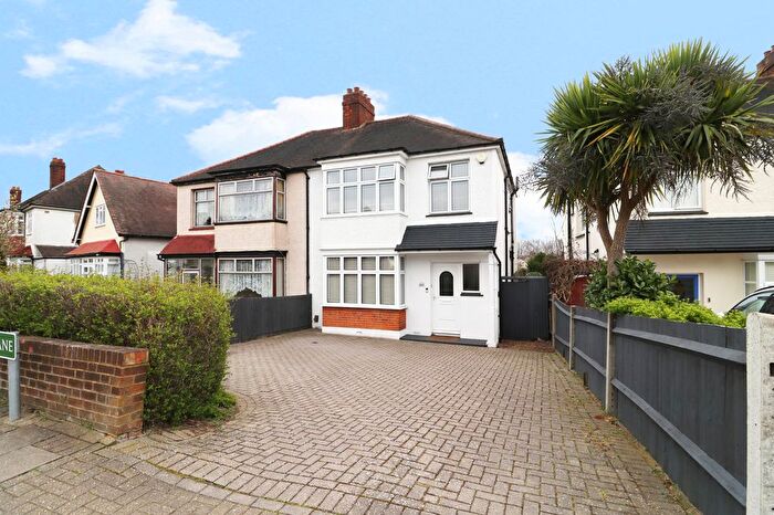 3 Bedroom Semi Detached House For Sale In Burnt Ash Lane, Bromley, BR1