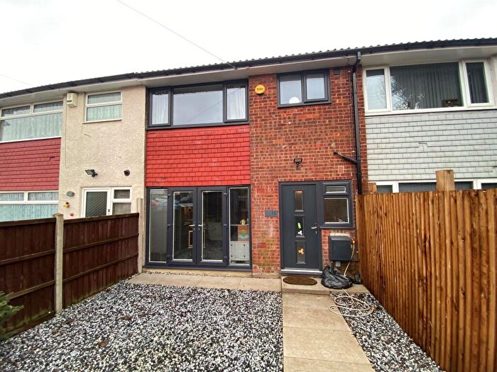 3 Bedroom Terraced House For Sale In Nettleton Court, Leeds, LS15