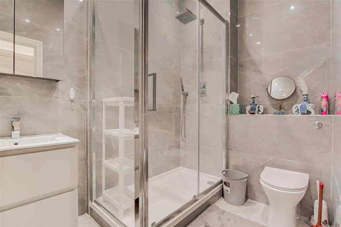 2 Bedroom Flat To Rent In Cornwall Gardens, London, SW7