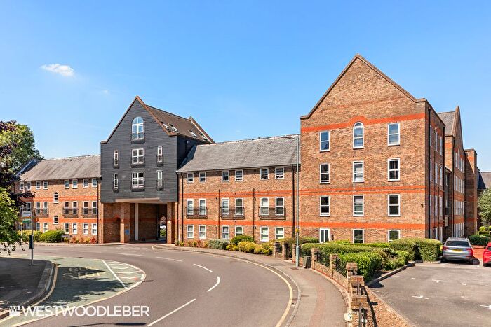 2 Bedroom Flat To Rent In Station Road, Ware, SG12