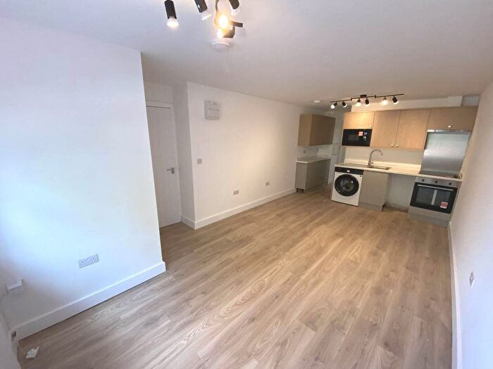 1 Bedroom Maisonette To Rent In Bairstow Close, Borehamwood, WD6