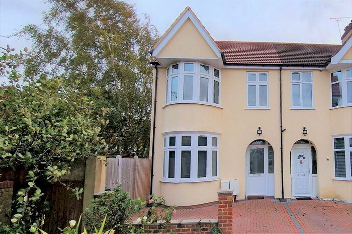 4 Bedroom End Of Terrace House To Rent In Thornhill Gardens, Barking, IG11