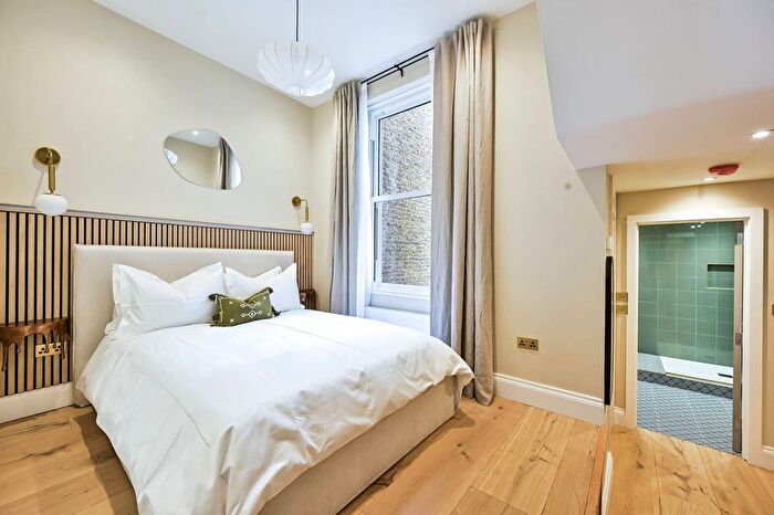 1 Bedroom Flat To Rent In Woodstock Grove, Brook Green, London, W12