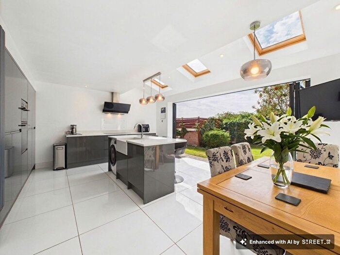 3 Bedroom Detached House For Sale In Doveridge Road, Carlton, Nottingham, NG4