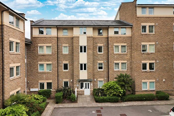 2 Bedroom Flat For Sale In Cornmill View, Horsforth, Leeds, West Yorkshire, Uk, LS18