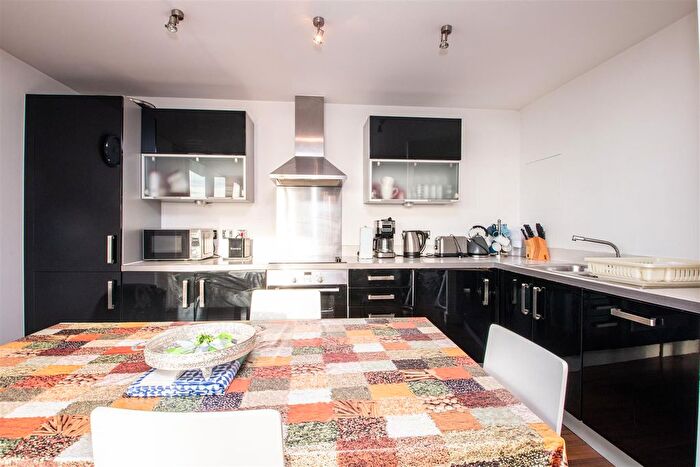 3 Bedroom Flat To Rent In Merrivale Mews, Milton Keynes, MK9