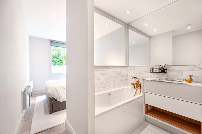 3 Bedroom Flat To Rent In Strathmore Gardens, Kensington, London, W8