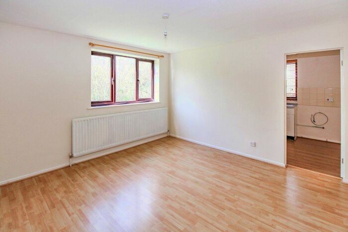 2 Bedroom Flat For Sale In Main Road, Hallow, Worcester, WR2