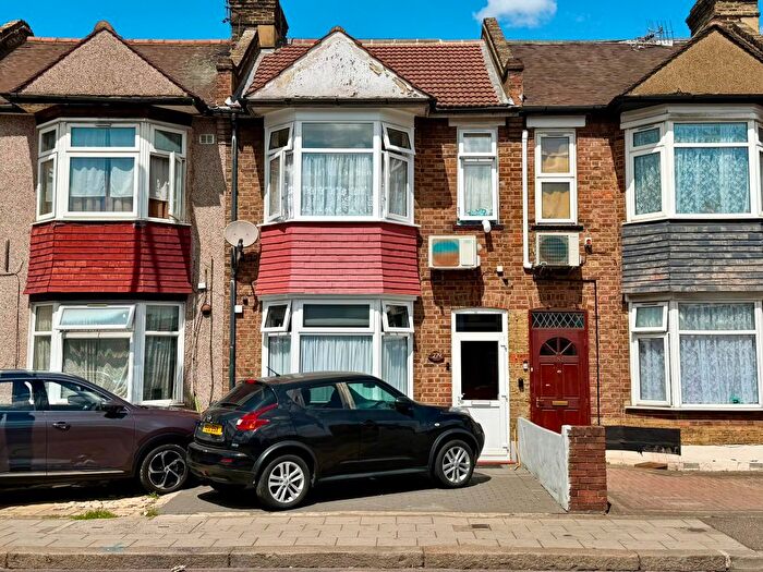 4 Bedroom Terraced House To Rent In Ley Street, Ilford, IG1