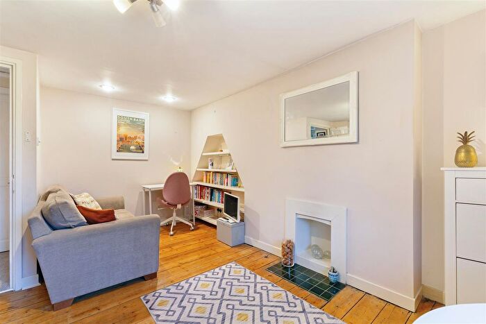 1 Bedroom Flat For Sale In Kingston Road, London, SW19